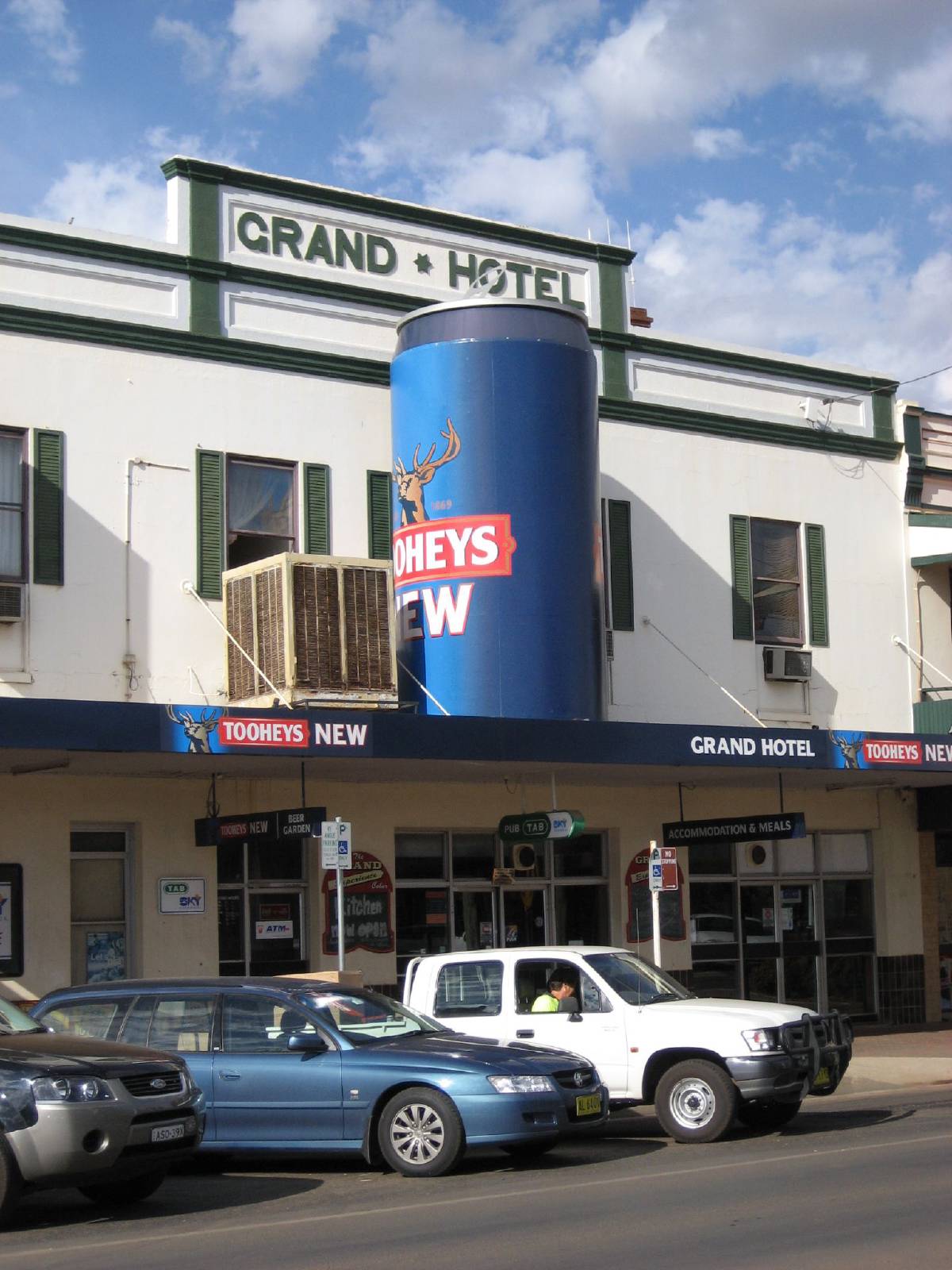 the big cobar beer can the big cobar beer can