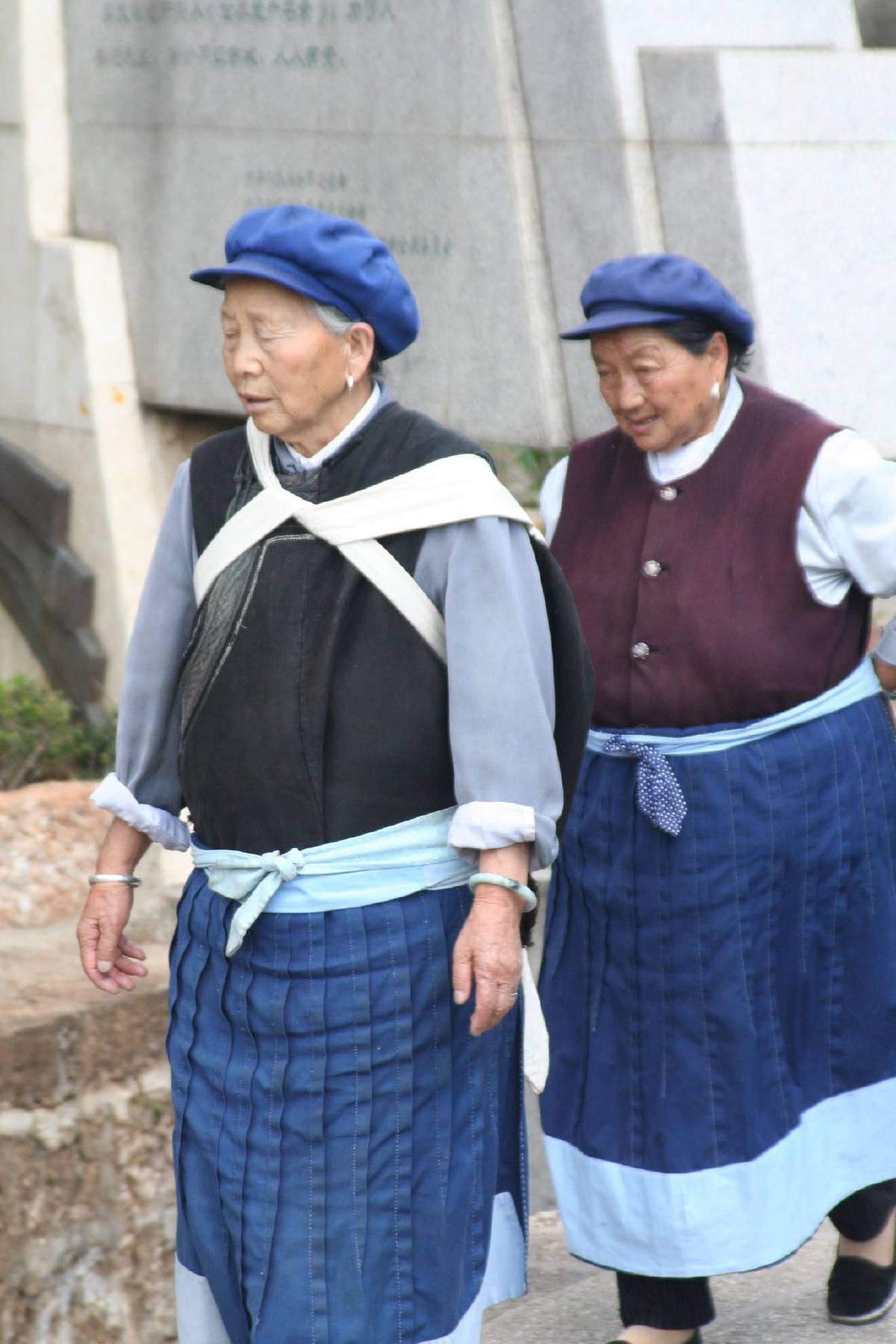 naxi women in lijiang naxi women in lijiang