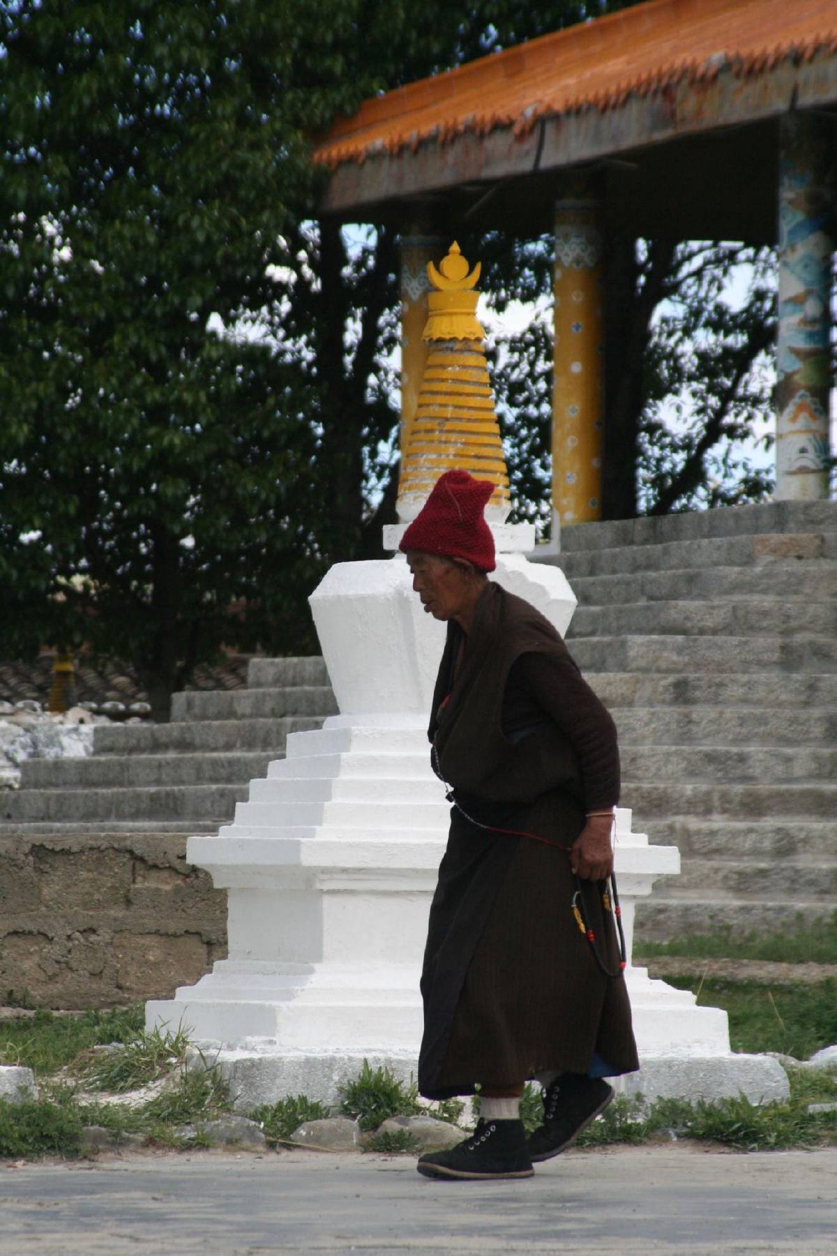praying at the gompa in litang praying at the gompa in litang
