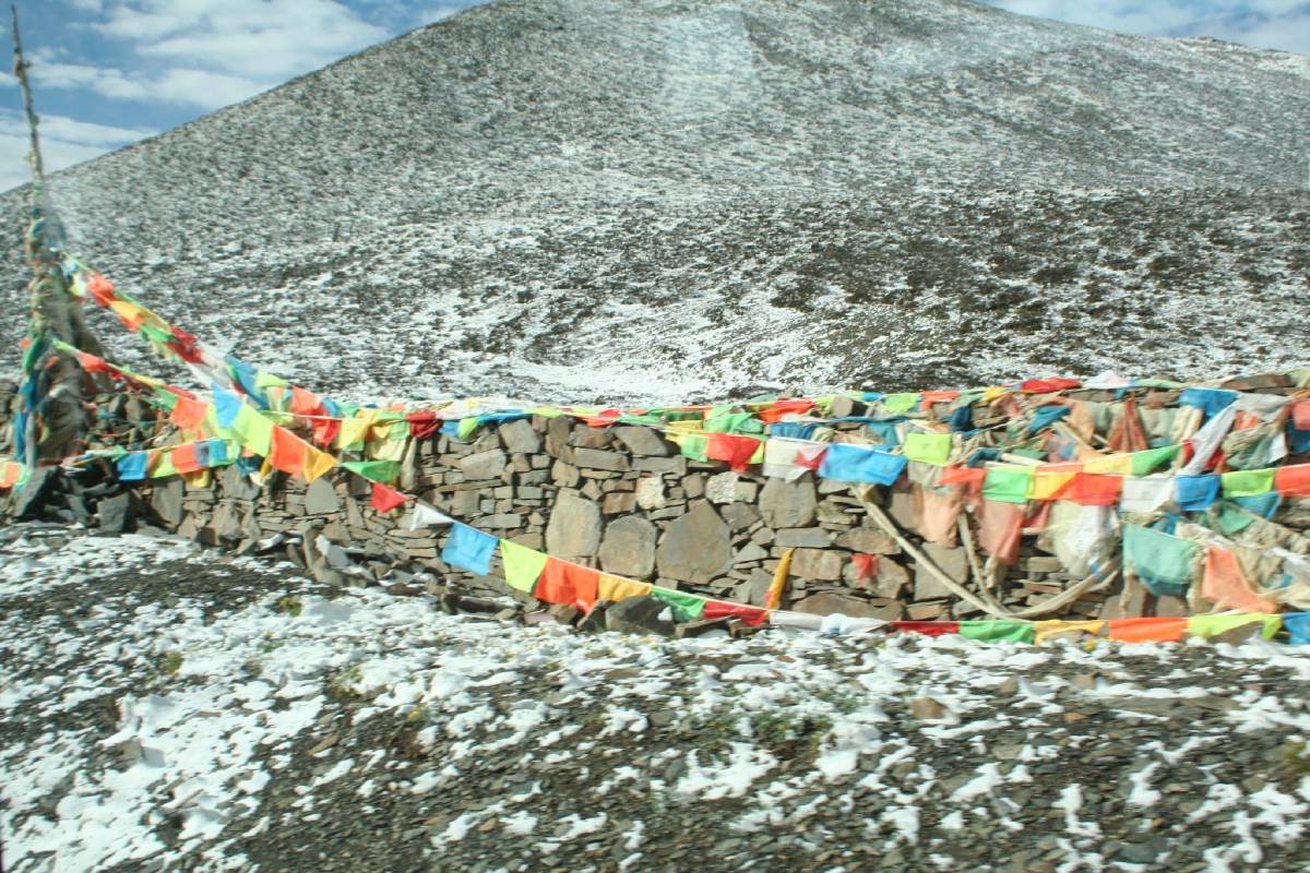 road through tibetan kham road through tibetan kham