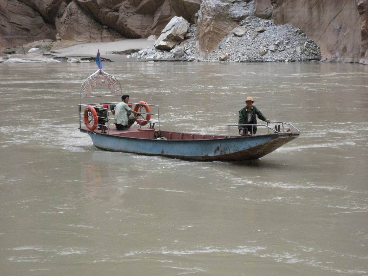 ferry on tiger leaping gourge ferry on tiger leaping gourge