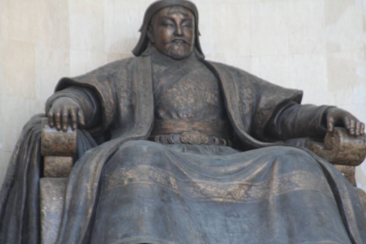 chinggis khan statue chinggis khan statue