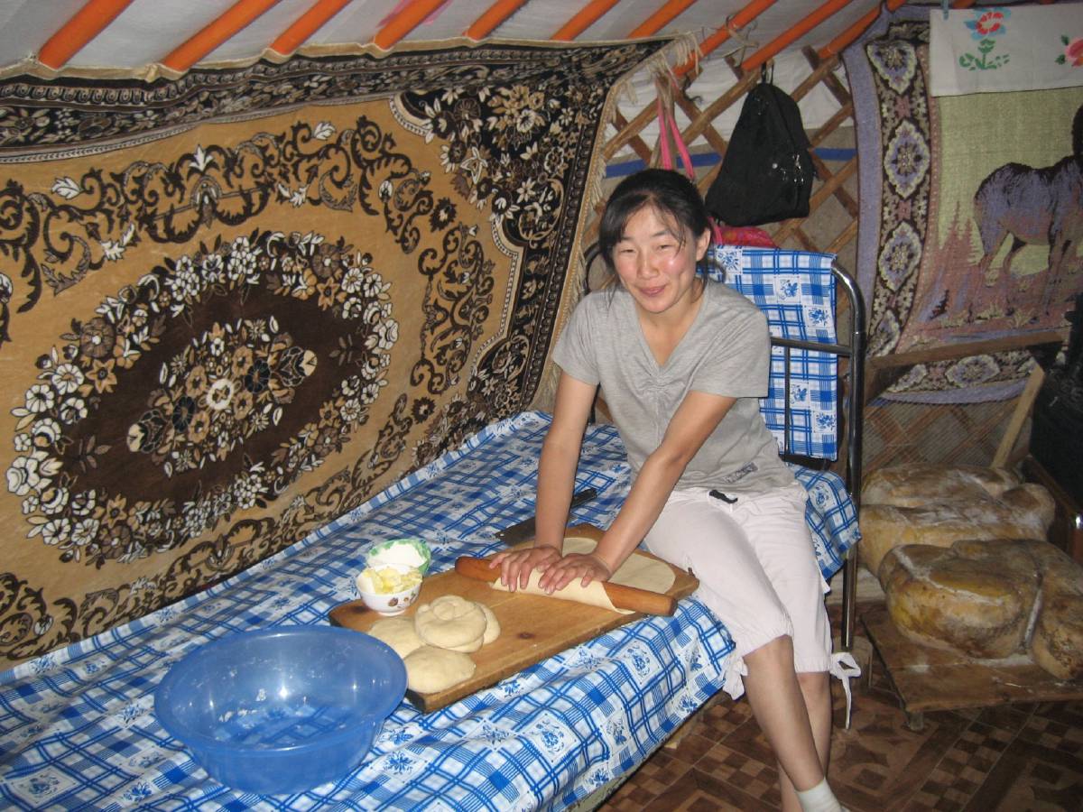 making mongolian pancake making mongolian pancake