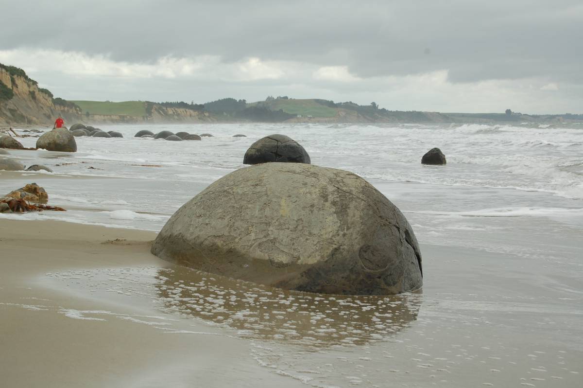 boulders at moeraki boulders at moeraki