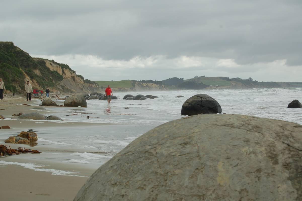 boulders at moeraki boulders at moeraki