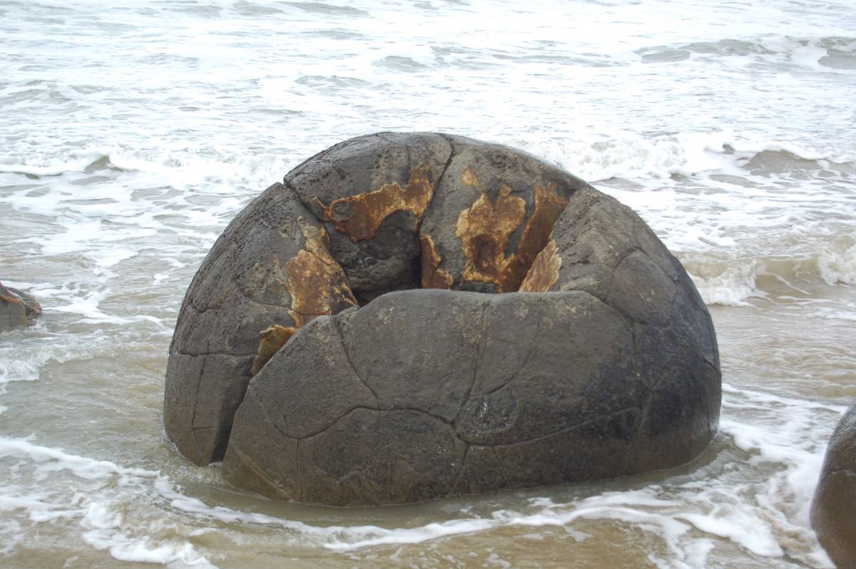 boulders at moeraki boulders at moeraki