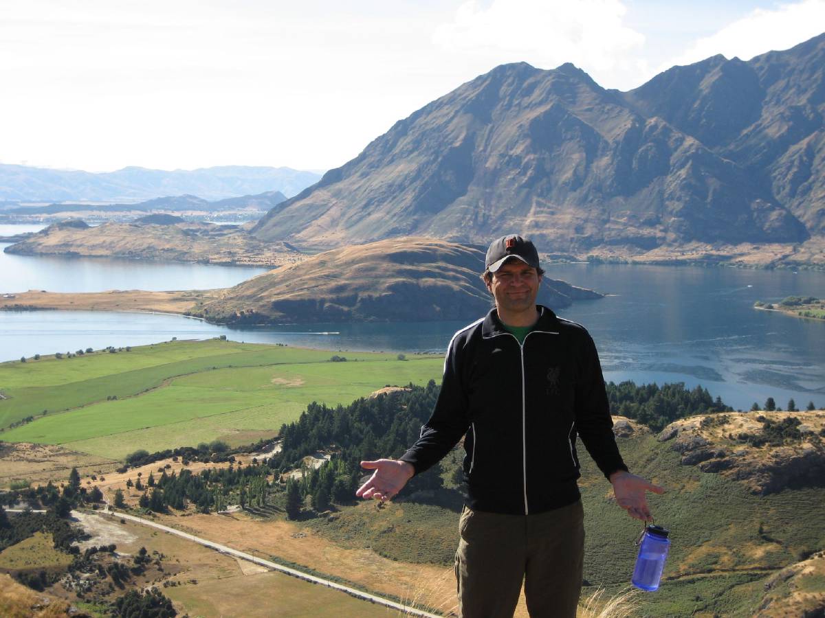 Hike at Lake Wanaka Hike at Lake Wanaka