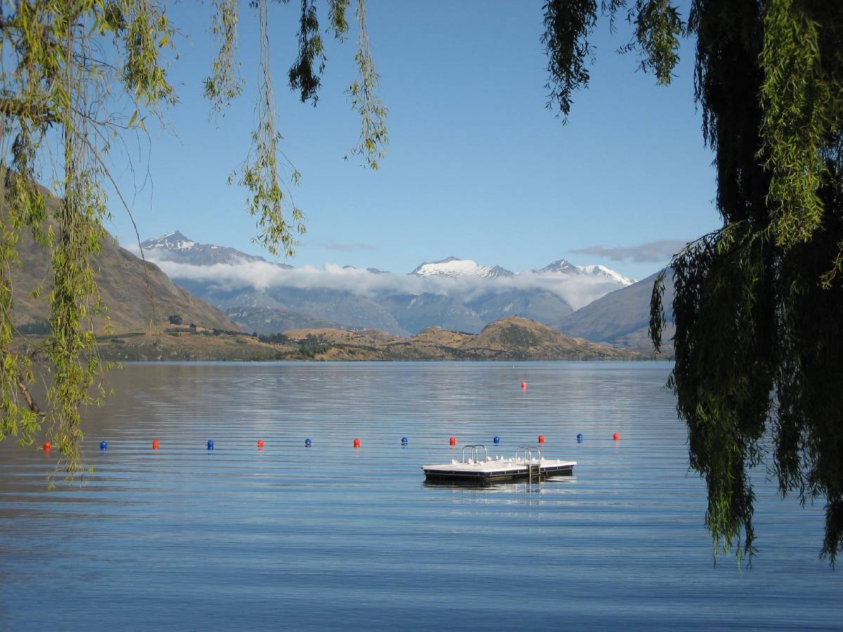 Hike at Lake Wanaka Hike at Lake Wanaka