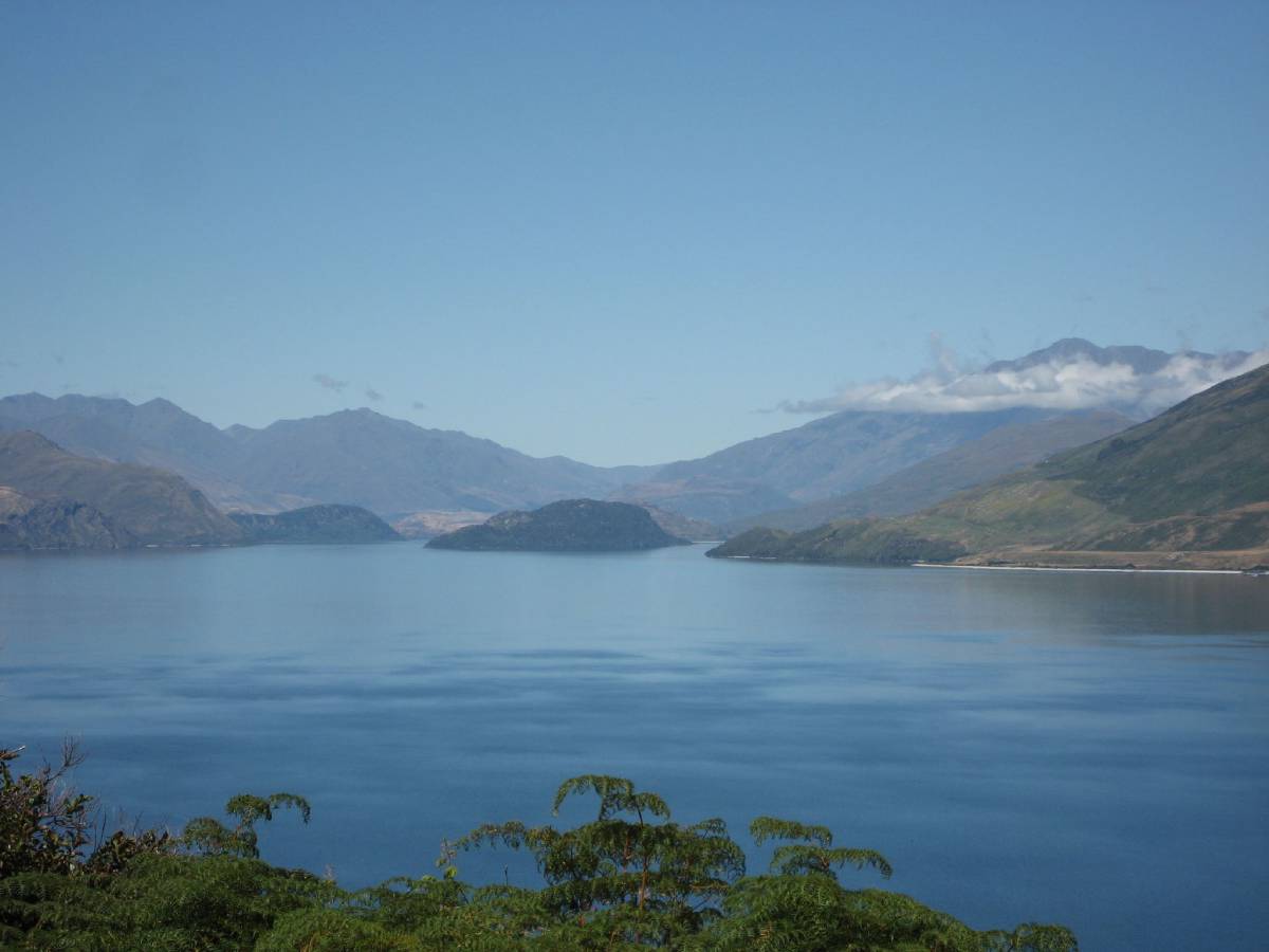 Hike at Lake Wanaka Hike at Lake Wanaka