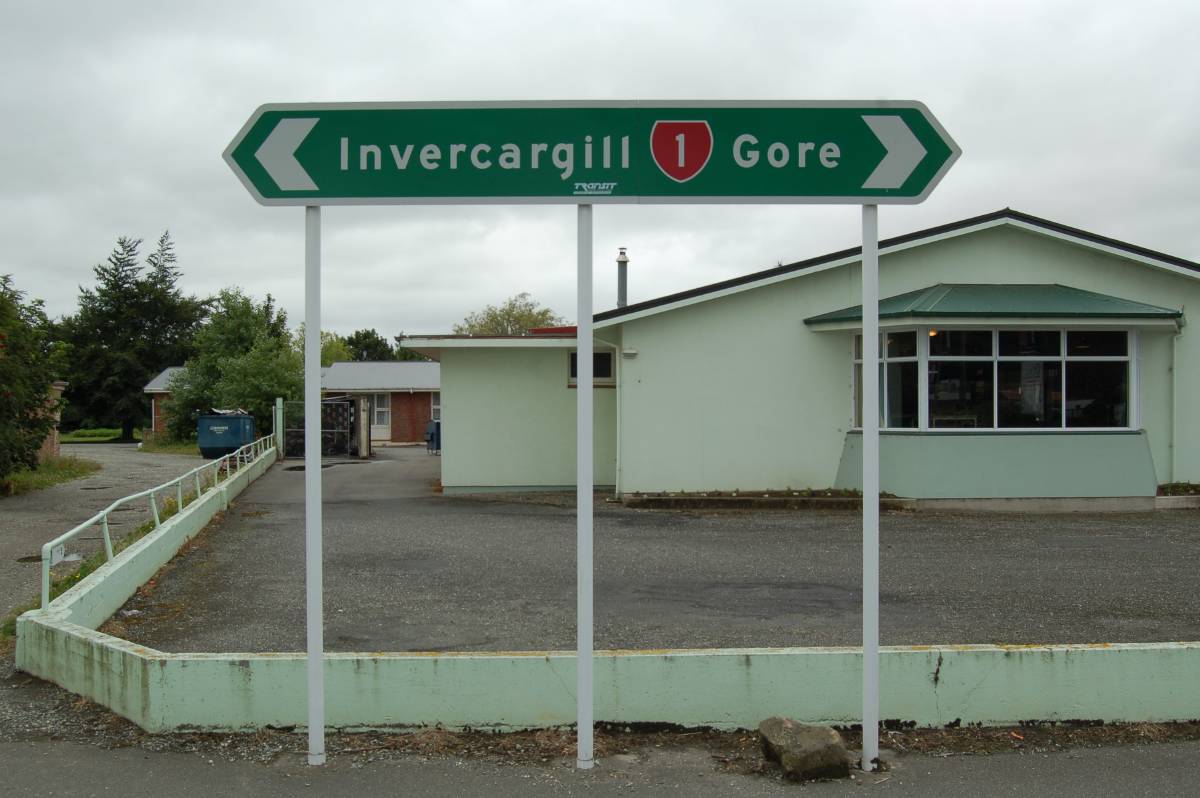 Invercargill to Gore sign Invercargill to Gore sign